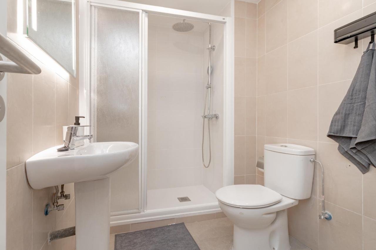 Appartement C23 Lovely 4 Bedroom Close To Maria Zambrano *